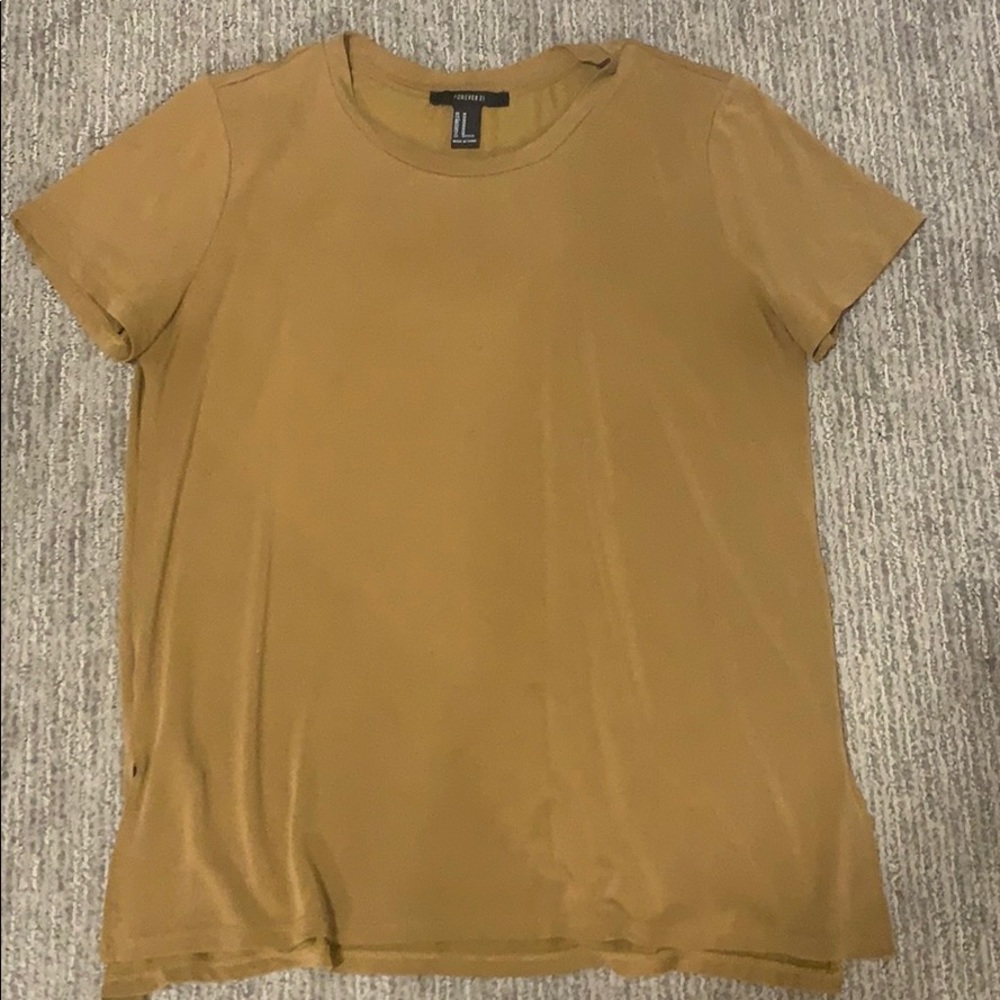 Super cute silky t shirt